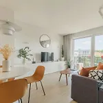 Apartamento 1bdr W/balcony, Free Pkg *