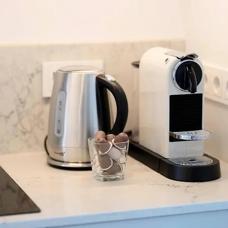 1bdr W/balcony, Free Pkg