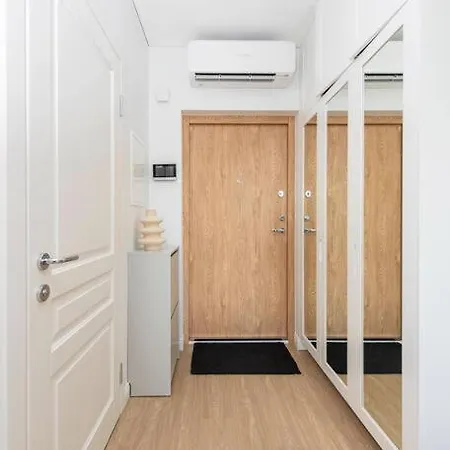 1bdr W/balcony, Free Pkg *