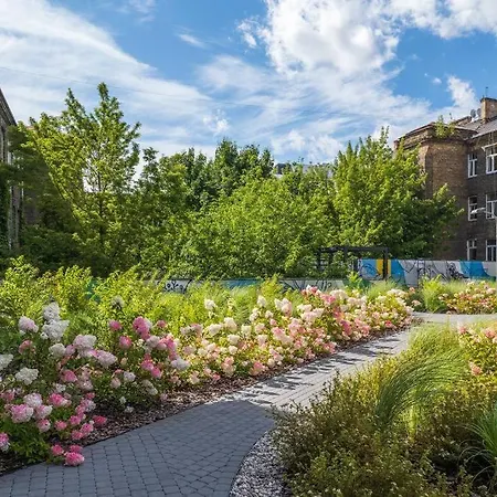 Apartment 1bdr W/balcony, Free Pkg