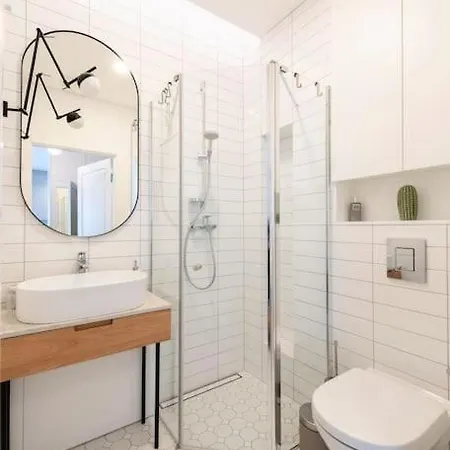 1bdr W/balcony, Free Pkg * Vilna