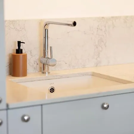 Appartamento 1bdr W/balcony, Free Pkg