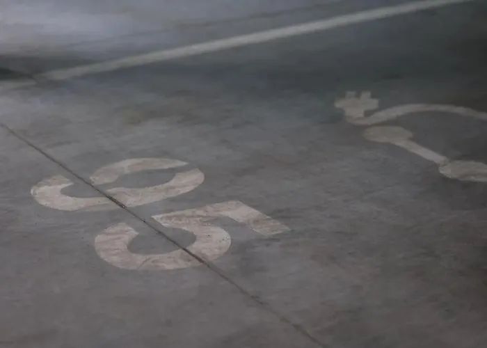 1bdr W/balcony, Free Pkg