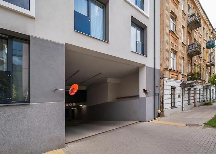 1bdr W/balcony, Free Pkg