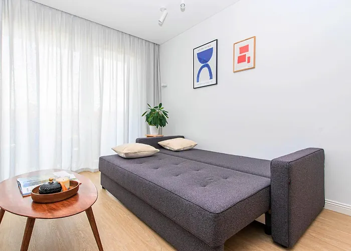 Apartman 1bdr W/balcony, Free Pkg *