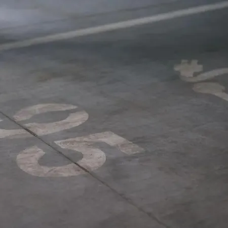 1bdr W/balcony, Free Pkg