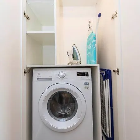 Апартаменти 1bdr W/balcony, Free Pkg