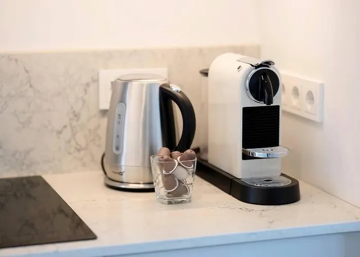 1bdr W/balcony, Free Pkg