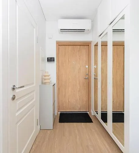 1bdr W/balcony, Free Pkg *